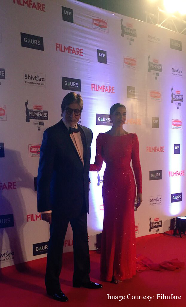 Amitabh Bachchan and Depika Padukone at Filmfare Awards