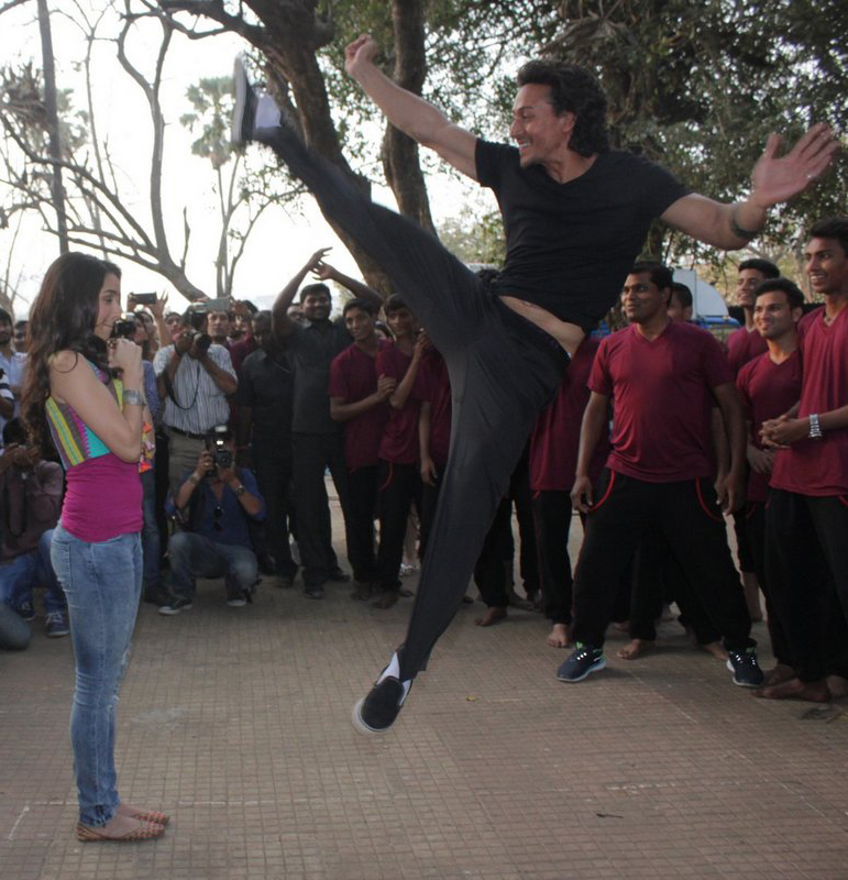 Tiger Shroff Spinning Back Kick Stunt With Shraddha Kapoor