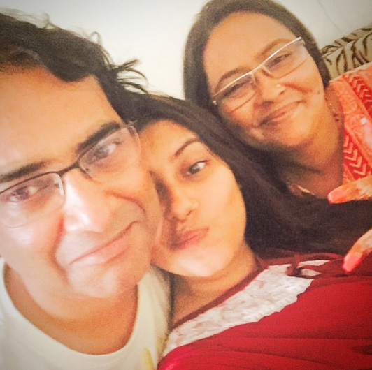 Pratyusha Banerjee with her parents. Image Courtesy: Instagram