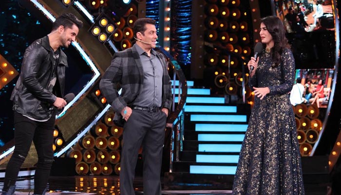 Salman Khan with Gautam Gulati and Mandana Karimi