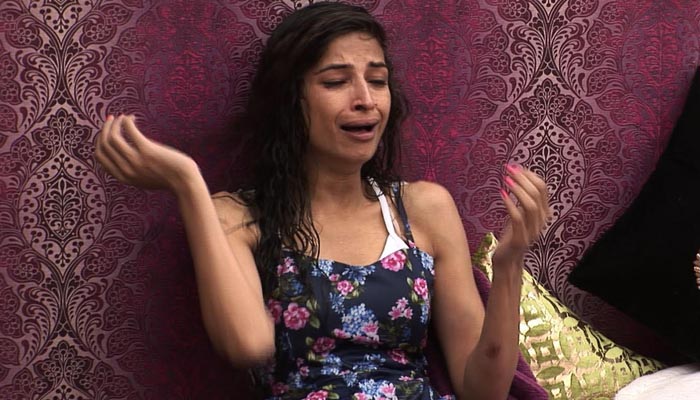 An injured Priyanka starts crying