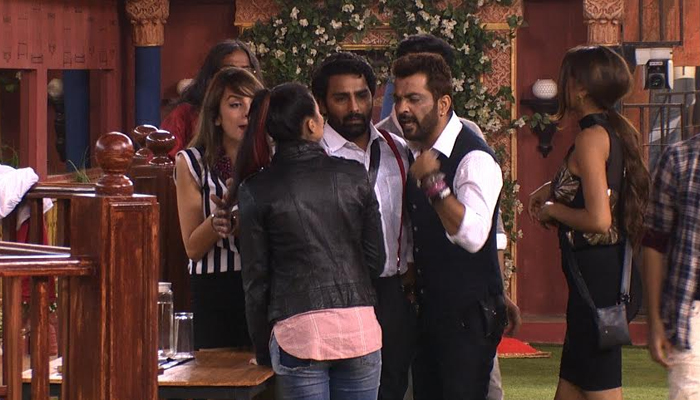 Bani ends up arguing with Manu and Manveer