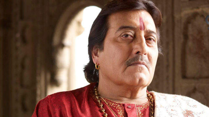 Vinod Khanna in his debut TV show 'Mere Apne'