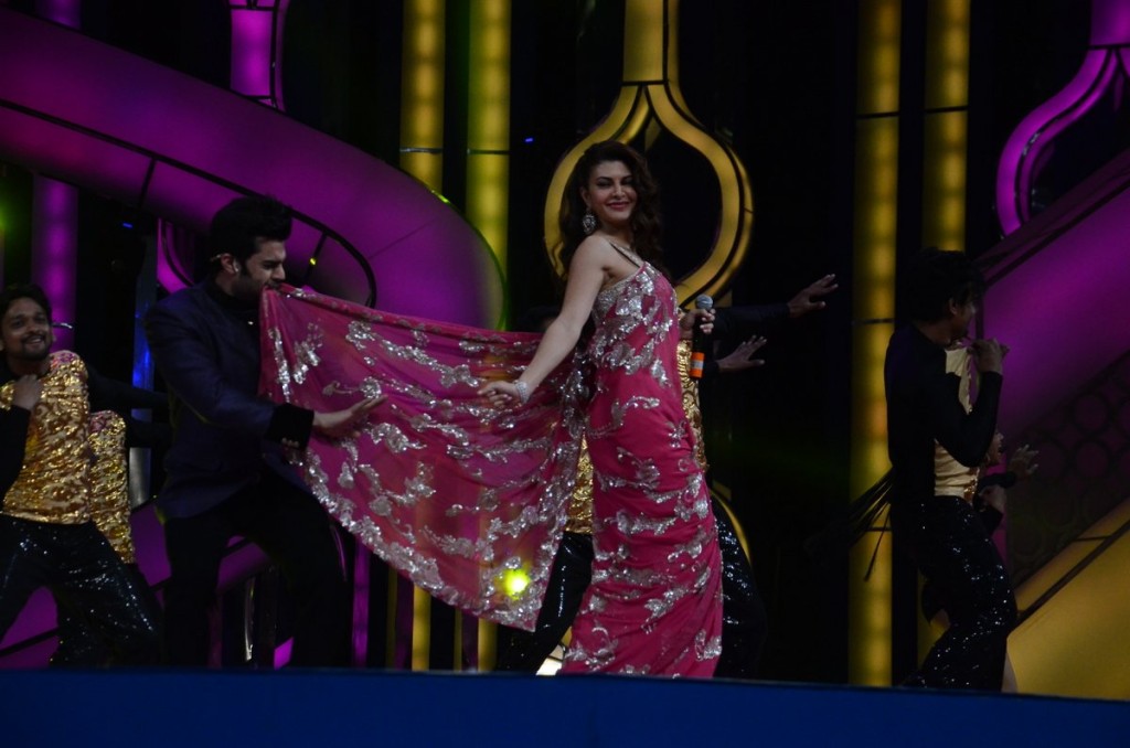 Manish Paul, Jacqueline Fernandez at Umang 2016