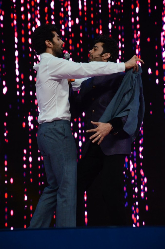 Aditya Roy Kapoor, Manish Paul at Umang 2016