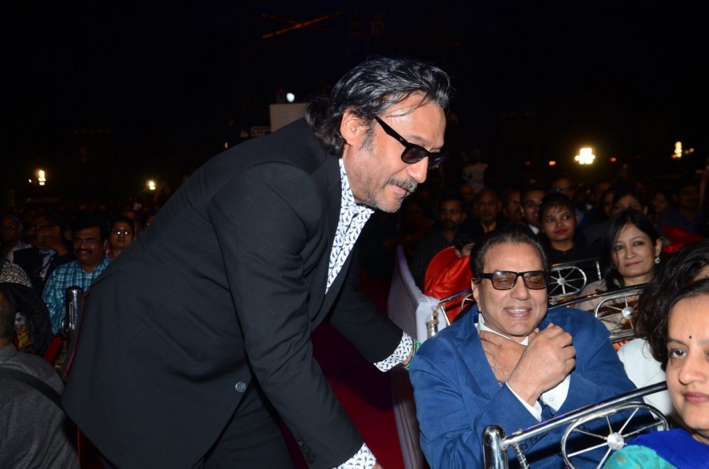 Jackie Shroff, Dharmendra at Umang 2016