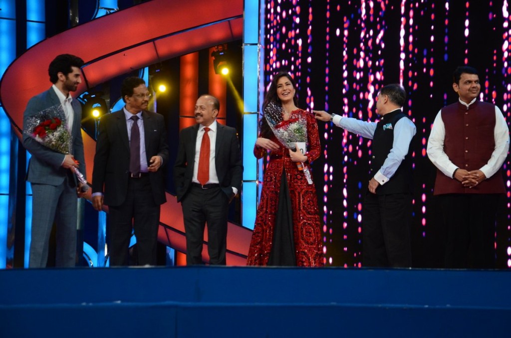 Aditya Roy Kapur, Katrina Kaif, CM Devendra Fadnavis at Umang 2016