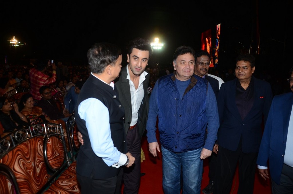 Ranbir Kapoor, Rishi Kapoor at Umang 2016