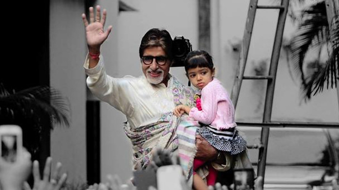 Amitabh Bachchan with Aaradhya. Image Courtesy: Amitabh Bachchan's Blog