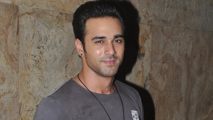 Pulkit Samrat sports a salt and pepper look for Taish; hairstylist Aalim  Hakim shares his input : Bollywood News - Bollywood Hungama