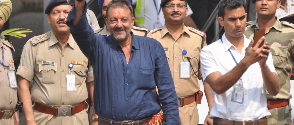 Sanjay Dutt returns a free man