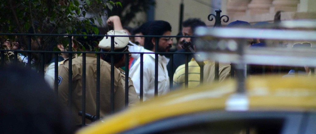 Snapped Shah Rukh Khan shoots for Raees in Mumbai