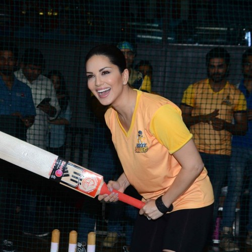 Sunny Leone tries a hand at batting