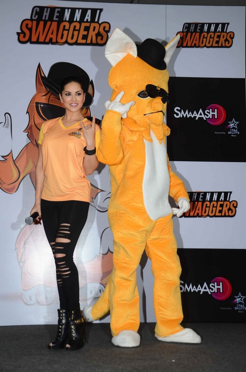 Sunny Leone with the team mascot