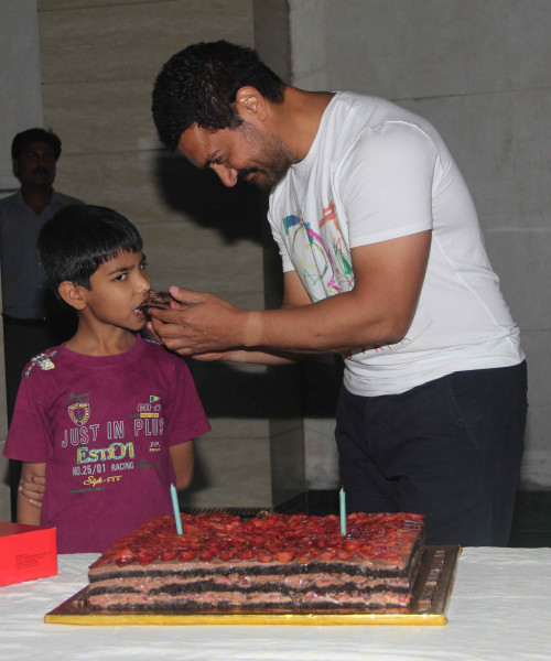 Aamir Khan celebrates his 51st birthday in Mumbai