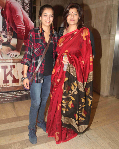 Akshara Haasan with mother Sarika