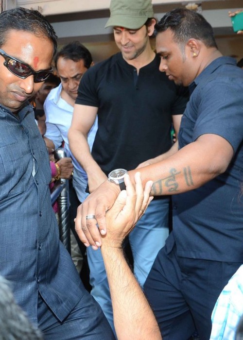 Hrithik Roshan leaves from the temple