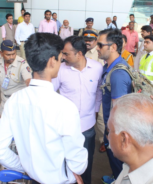 MS Dhoni at the airport