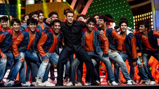 Salman Khan performing at TOIFA Awards 2016