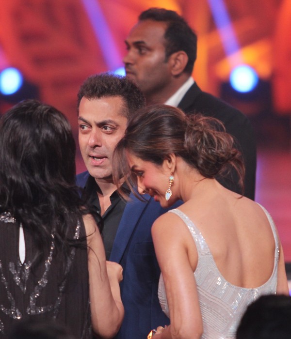 Salman Khan and Malaika Arora Khan greet eachother at Colors Golden Petal Awards