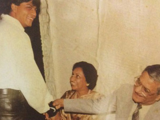 Shah Rukh Khan with Gauri Khan's father. Image Courtesy: Twitter