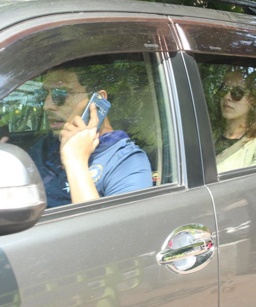 Yuvraj Singh, Hazel Keech at the airport