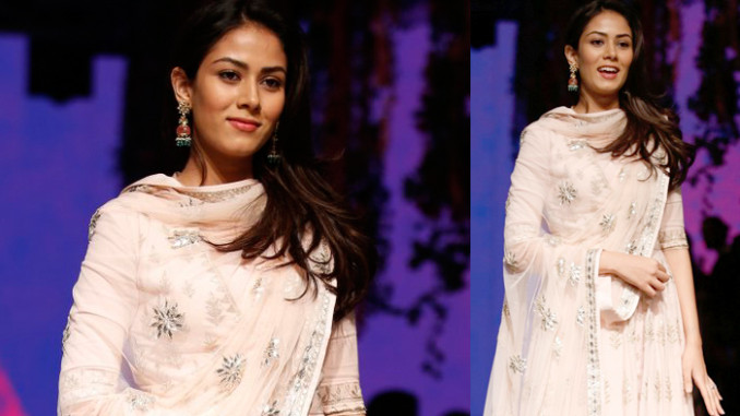 Mira Rajput walks the ramp at Lakme Fashion Week 2016