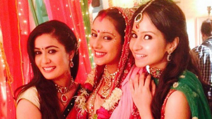 Pratyusha Banerjee as a bride, on the sets of Hum Hain Naa. Image Courtesy: Instagram