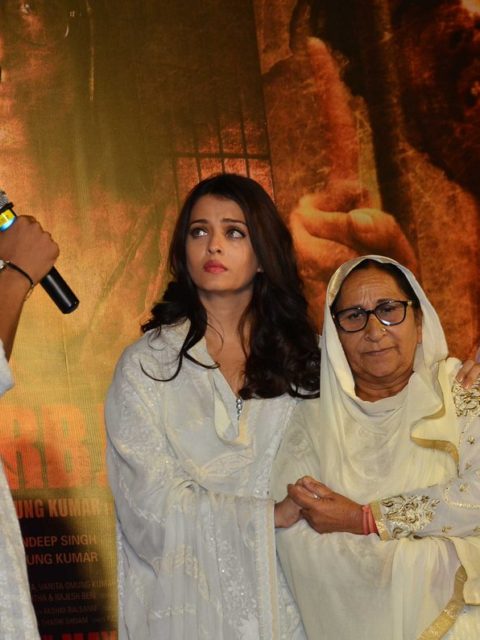 Aishwarya Rai Bachchan gets emotional