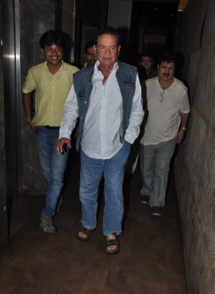 Salim Khan exits theatre after watching Sarbjit