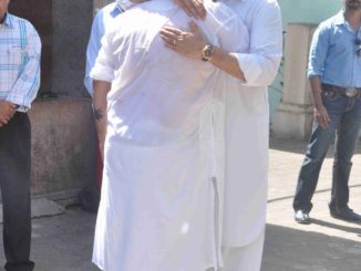 Abhishek Bachchan consoles Vikas Mohan's son