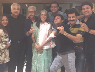 Sarabha vs Sarabhai reunion: Rupali Ganguly (Monisha) , Satish Shah (Indravadan), Naseeruddin Shah with wife Ratna Pathak Shah (Maya), Sumeet Raghavan (Saahil) and Rajesh Kumar (Rosesh) along with ‘Sarabhai’s’ producer Jamnadas Majethia, known as JD. Image Courtesy: Twitter