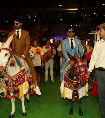 Shahid Kapoor, Farhan Kapoor make an entry at IIFA 2016