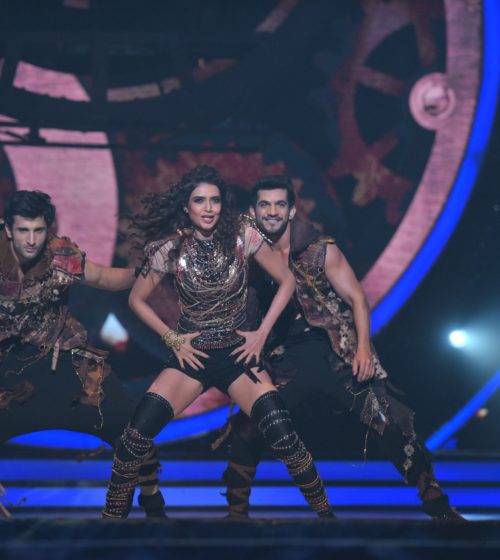 Arjun Bijlani, Sidhant Gupta and Karishma Tanna performing on Jhalak Dikhhla Jaa 2016 Season Premiere Episode