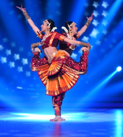 Poonam and Priyanka performing on Jhalak Dikhhla Jaa 2016 Season Premiere Episode