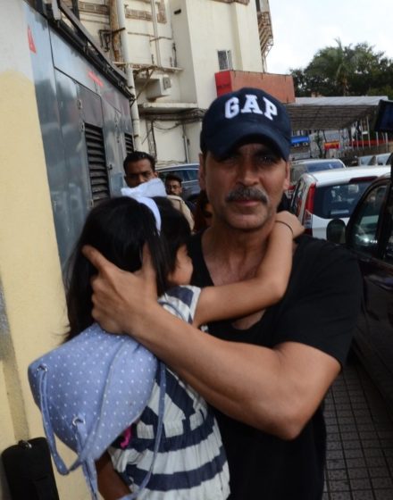 Akshay Kumar shields daughter Nitara from the cameras