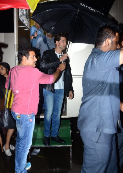 Hrithik Roshan arrives amidst rains to shoot for The Kapil Sharma Show