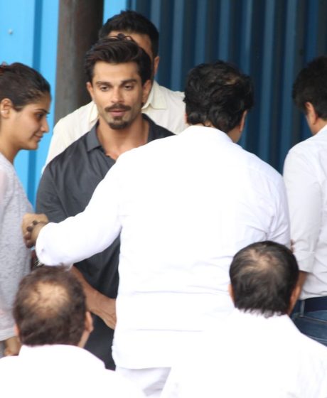 Karan Singh Grover at Krushna Abhishek’s father’s funeral