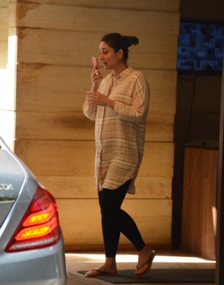 Pregnant Kareena Kapoor Khan visits her mother Babita Kapoor