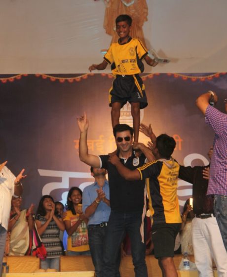 Ranbir Kapoor dances with kids at Dahi Handi celebrations in Mumbai