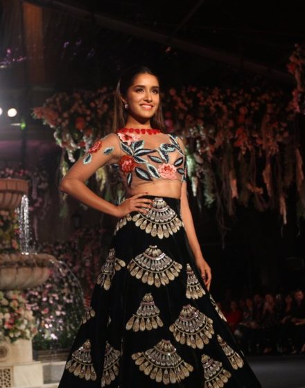 Shraddha Kapoor walks the ramo for Manish Malhotra at Lakme Fashion Week 2016