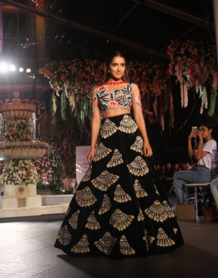 Shraddha Kapoor walks the ramo for Manish Malhotra at Lakme Fashion Week 2016