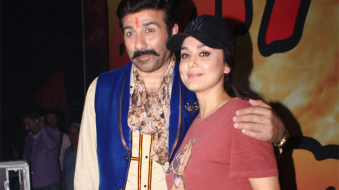 Sunny Deol, Preity Zinta on the sets of Bhaiyyaji Superhitt