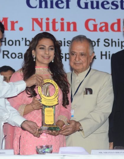 Juhi Chawla receives Priyadarshini Academy’s Global Award