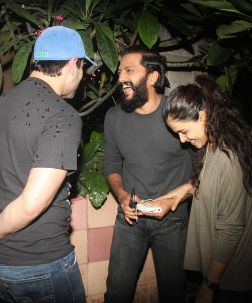 Saif Ali Khan, Riteish Deshmukh, Genelia D’souza snapped after dinner at Pali Bhavan