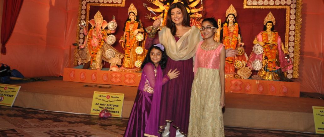 Sushmita Sen with her daughters Renee and Alisah