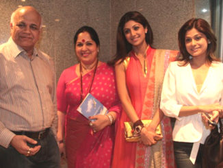 File photo of Surendra Shetty with wife Sunanda Shetty and daughters Shilpa Shetty Kundra, Shamita Shetty