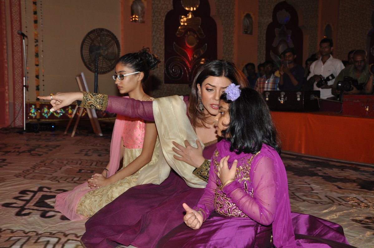 Sushmita Sen with her daughters Renee and Alisah