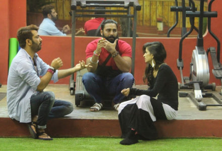 The commoners in deep conversation inside the Bigg Boss House