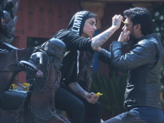 Bani bleaches Gaurav's eyebrows